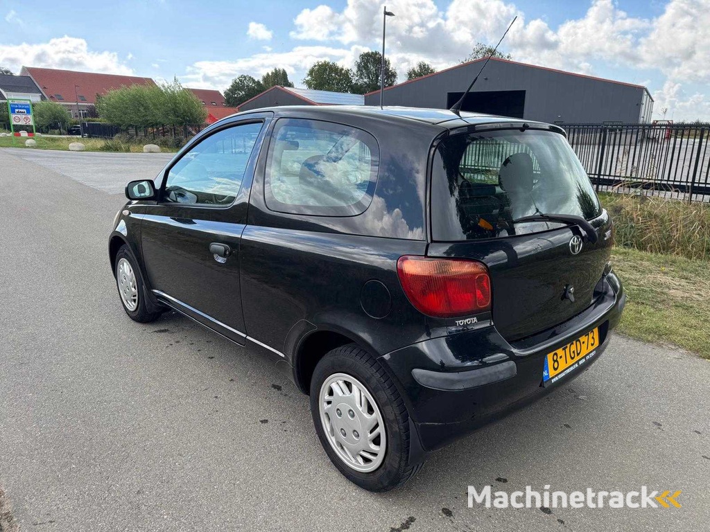 Toyota Yaris 1.0 VVT-i 8-TGD-73