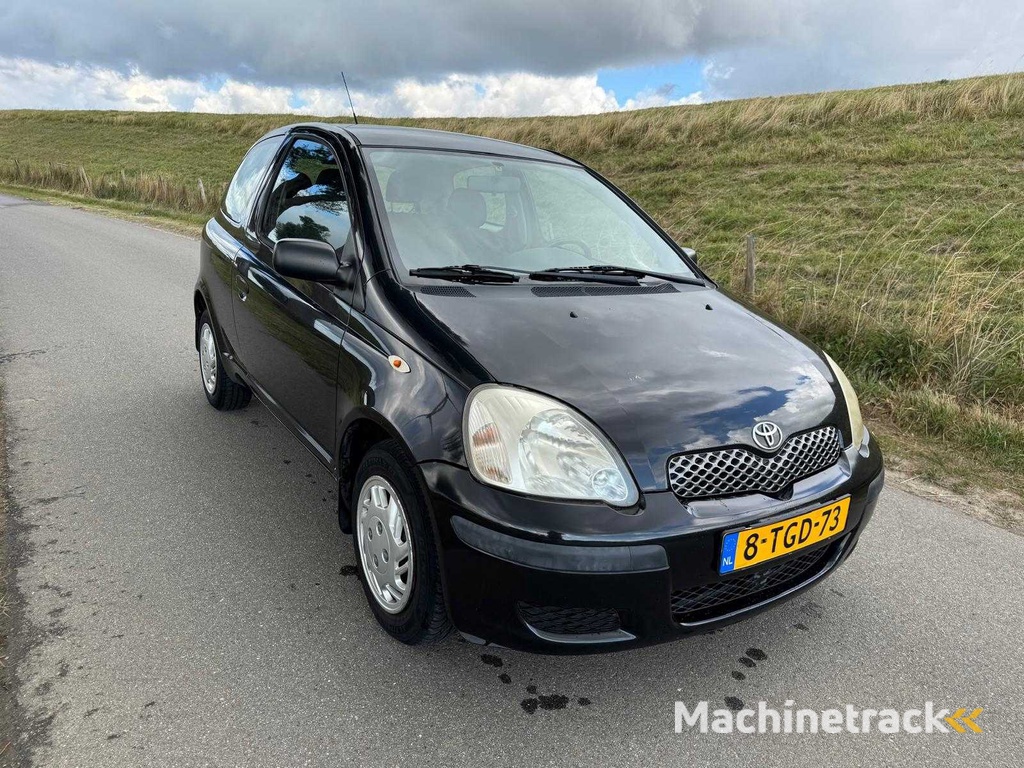 Toyota Yaris 1.0 VVT-i 8-TGD-73