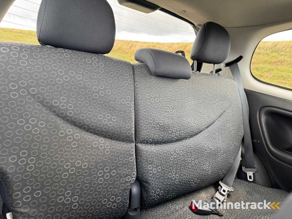 Toyota Yaris 1.0 VVT-i 8-TGD-73