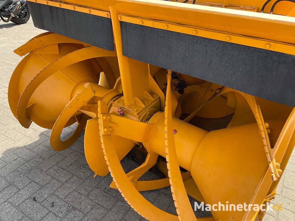 1970 Rolba R 400 D Sneeuwschuiver sleuvendichter