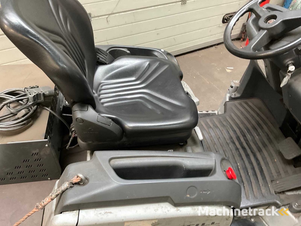 Still LTX80 Industrietraktor