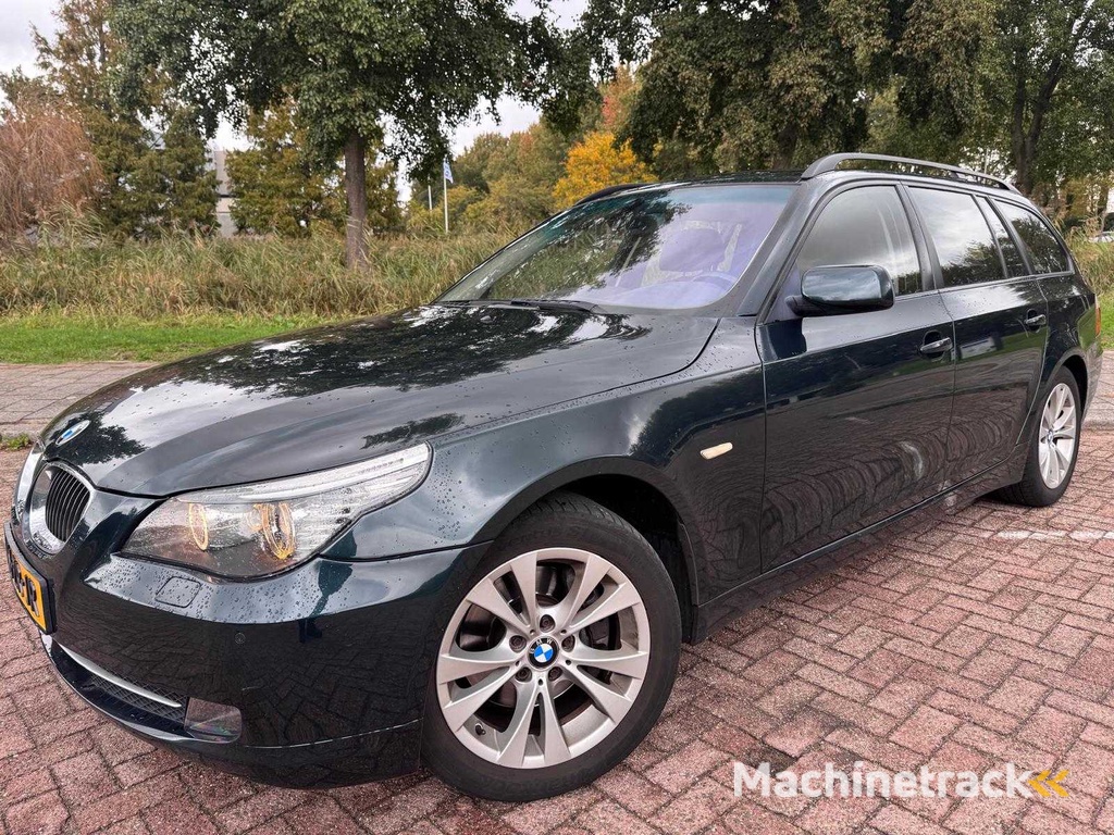 BMW 530Xi Touring Business Line Automaat, 61-ZR-JR