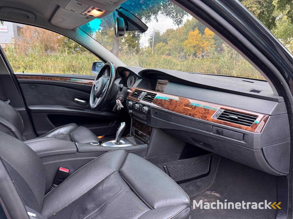 BMW 530Xi Touring Business Line Automaat, 61-ZR-JR