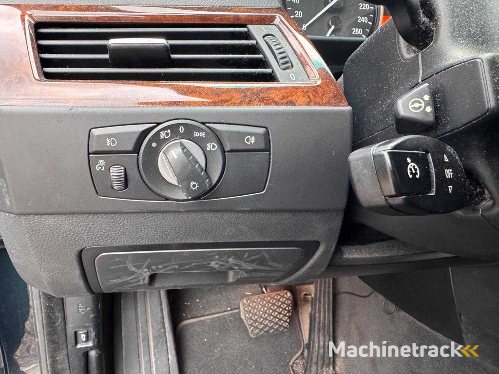 BMW 530Xi Touring Business Line Automaat, 61-ZR-JR