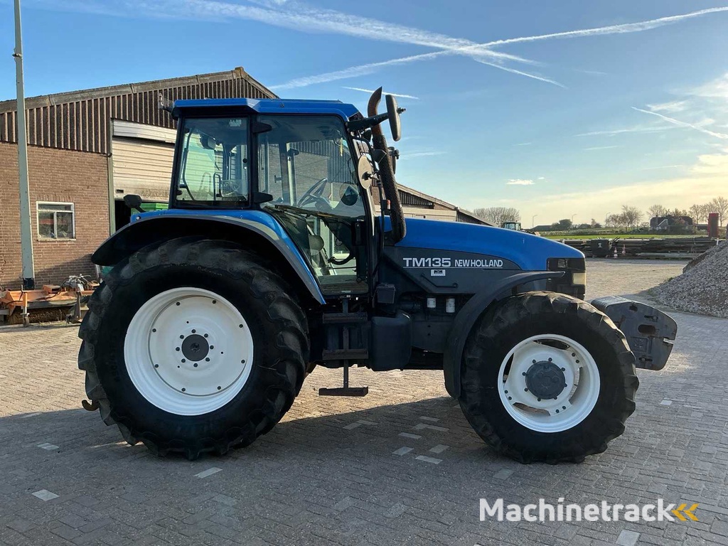 2002 New holland TM135 All-wheel drive farm tractor