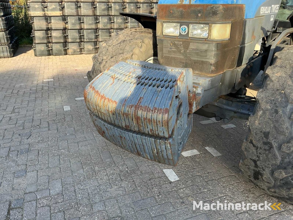 2002 New holland TM135 All-wheel drive farm tractor