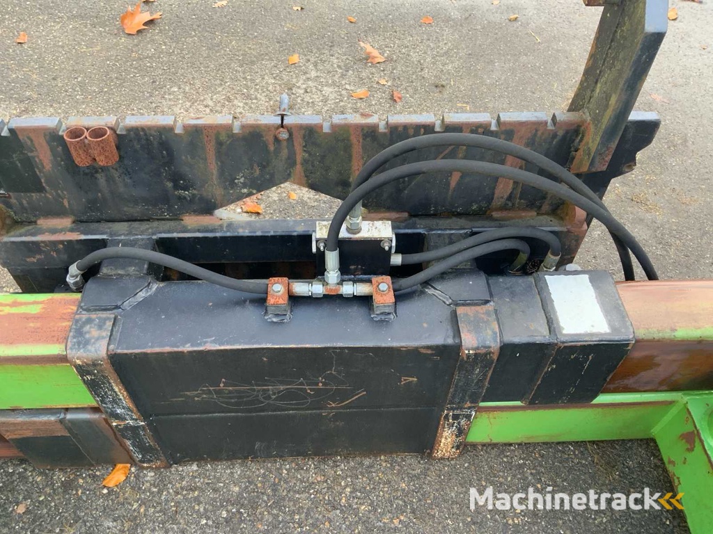 Riesige Ballenklammer