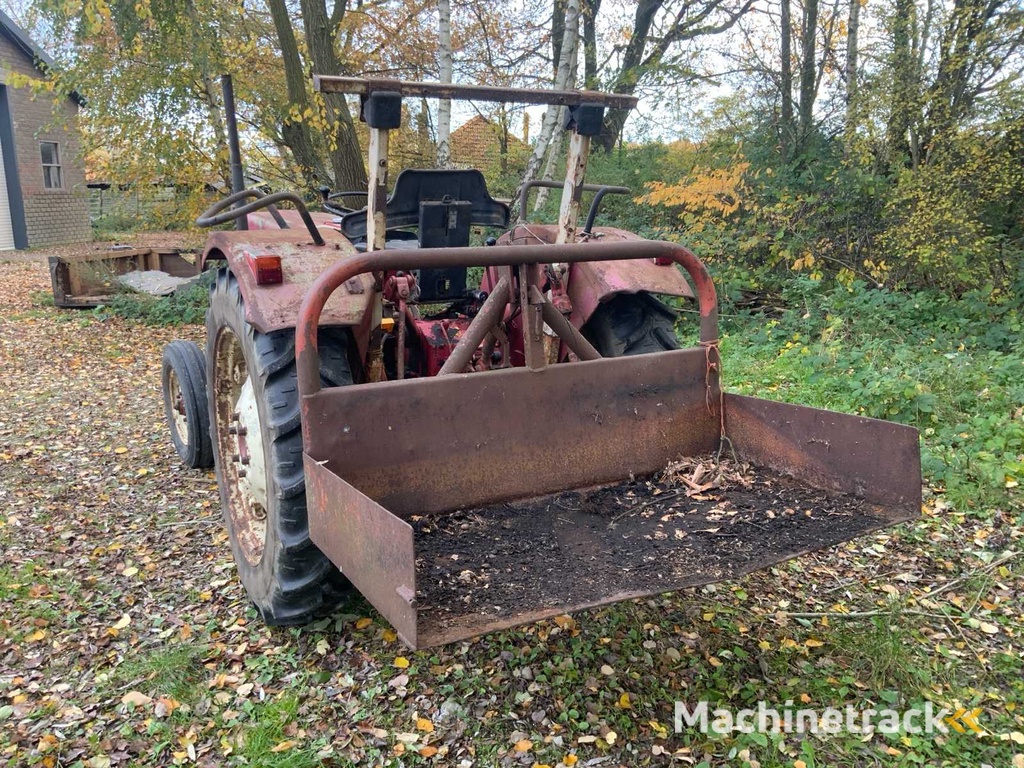 International 383 Two-wheel drive agricultural tractor