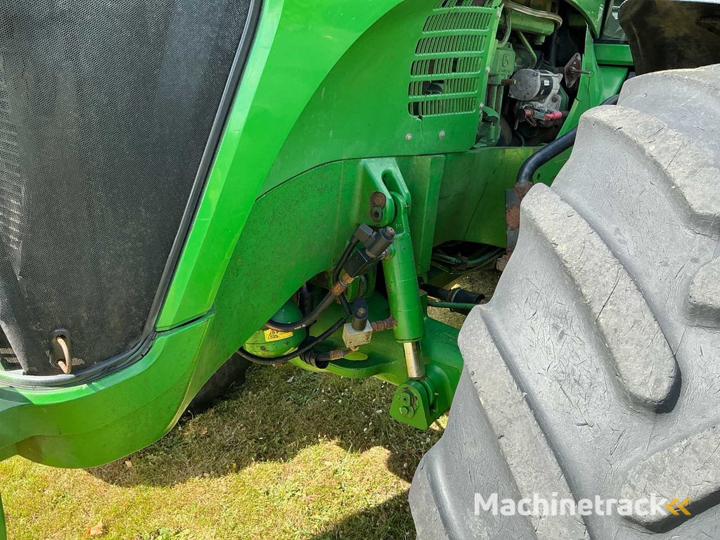 2004 John Deere 7920 All-wheel drive farm tractor