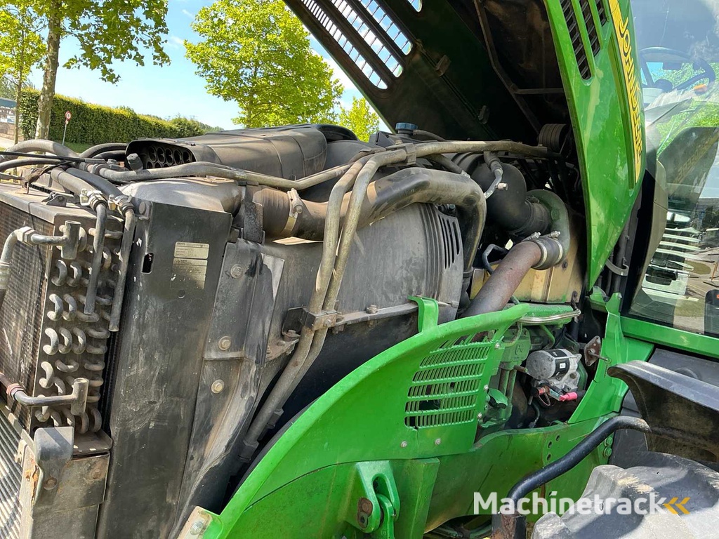 2004 John Deere 7920 All-wheel drive farm tractor