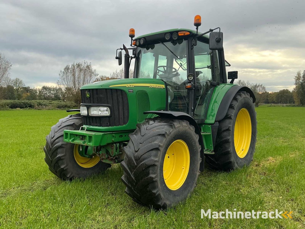 John Deere - 2005 - 6420 M - All-wheel drive farm tractor