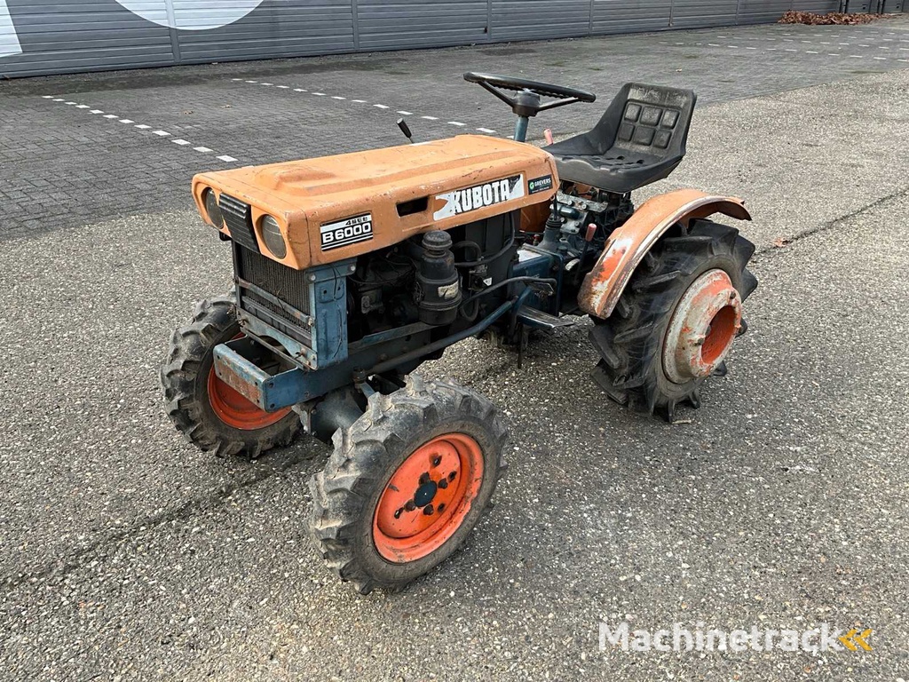 Kubota B6000 4WD Minitraktor