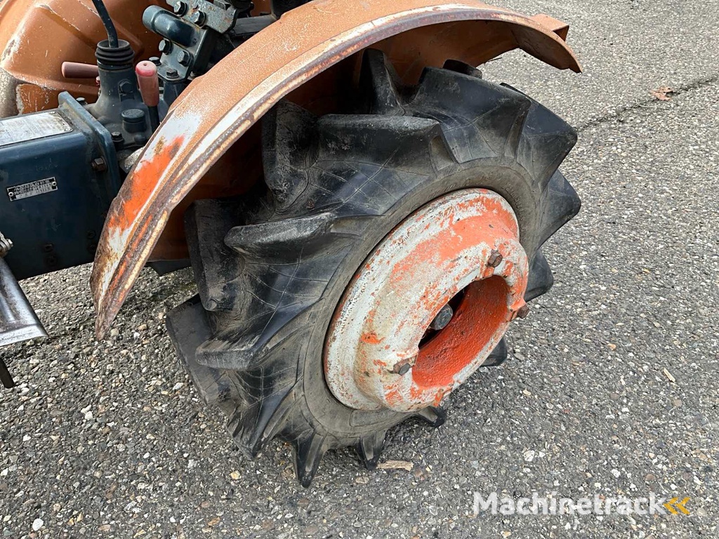 Kubota B6000 4WD Minitraktor