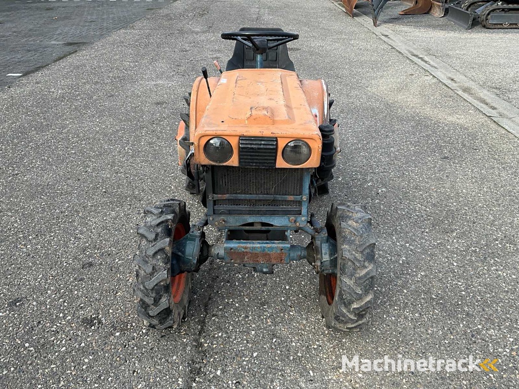 Kubota B6000 4WD Minitraktor