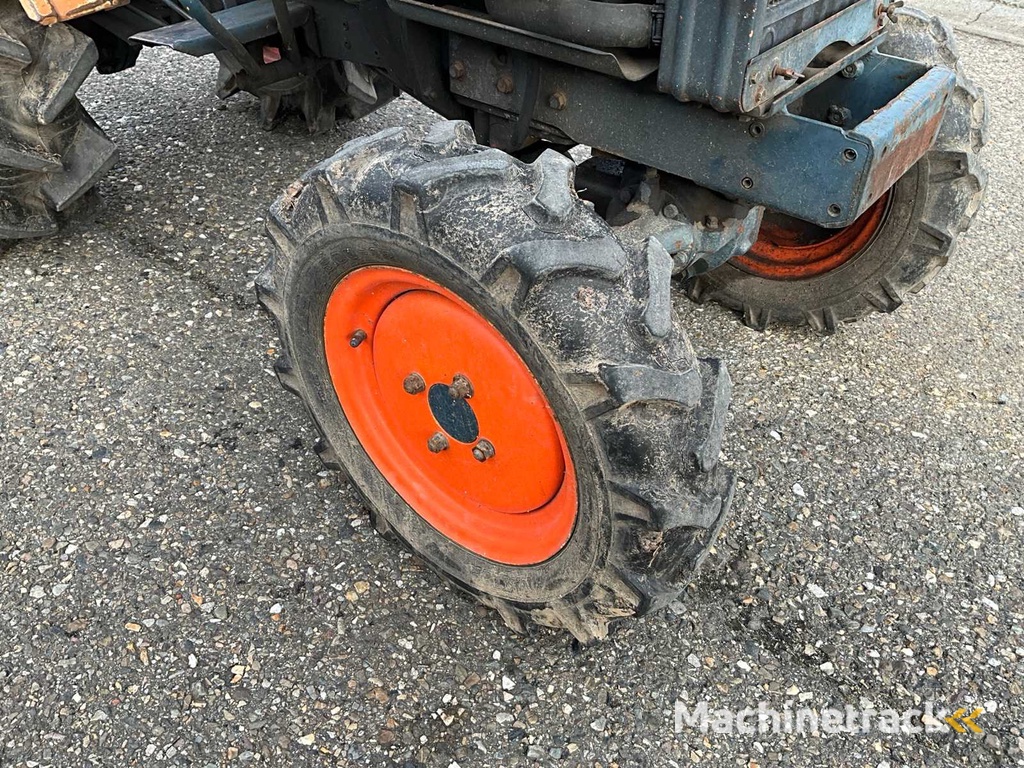 Kubota B6000 4WD Minitraktor