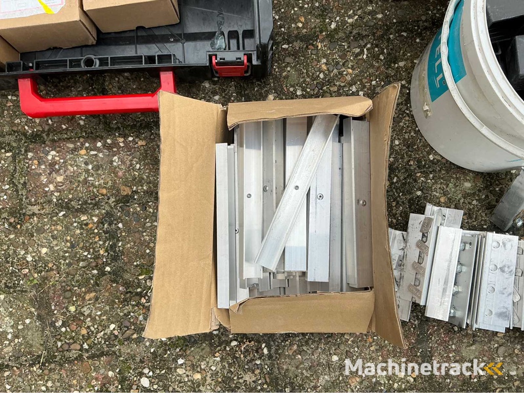 Verschiedenes Befestigungsmaterial