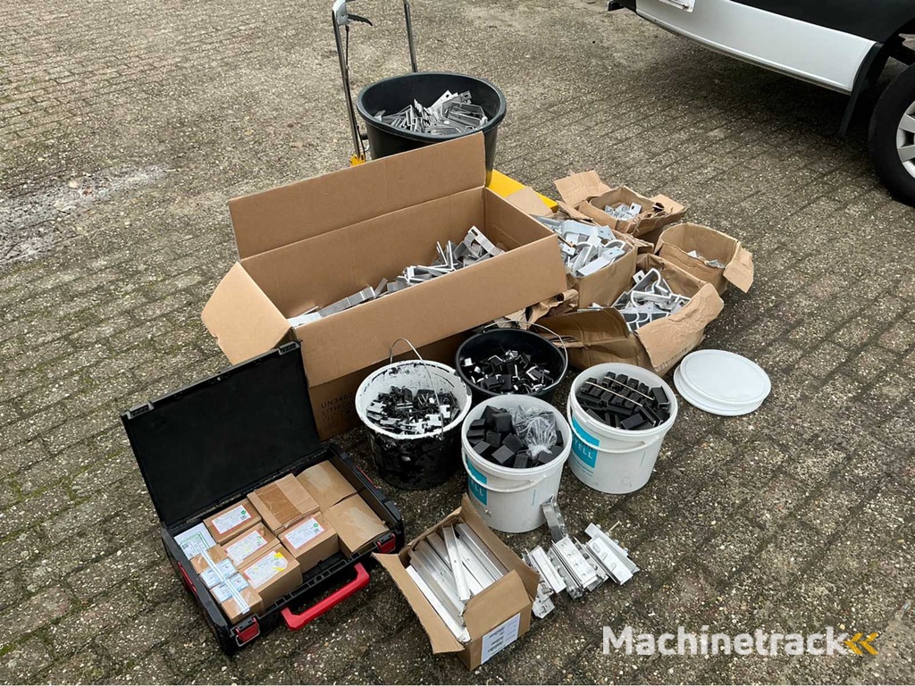 Verschiedenes Befestigungsmaterial