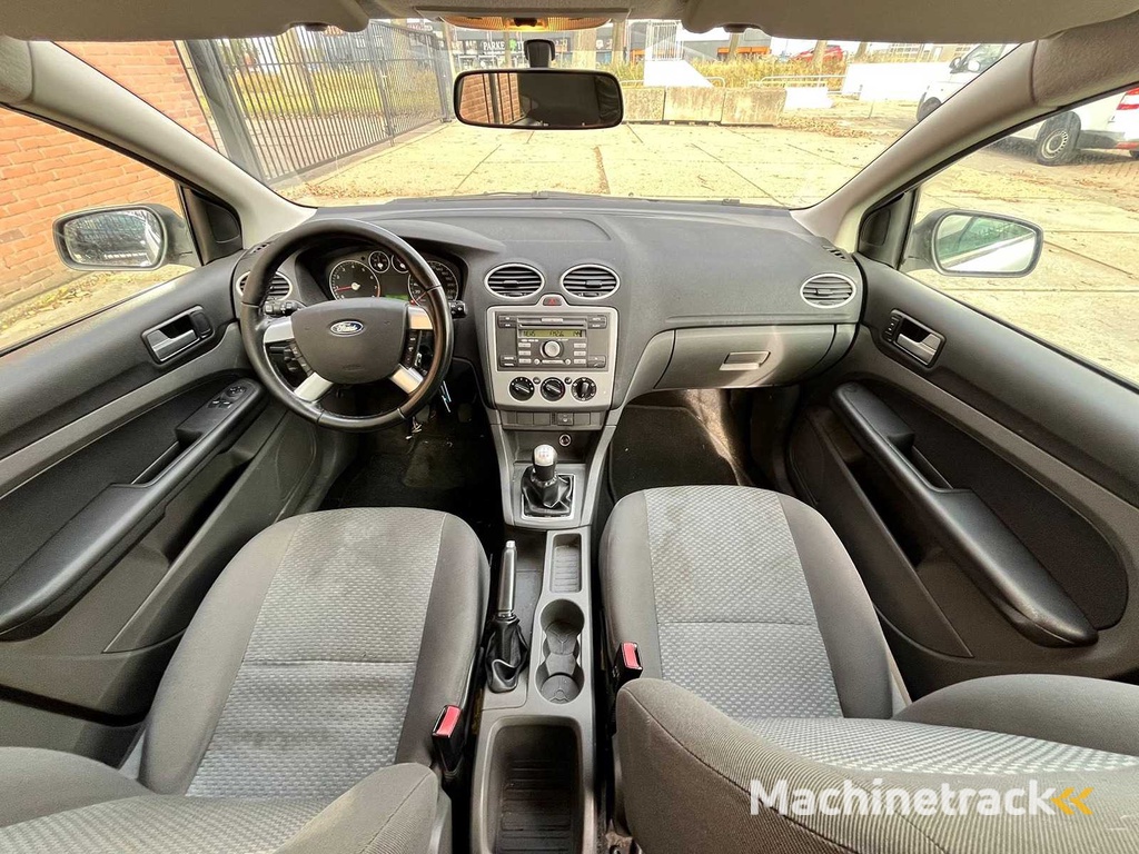 Ford Focus 1.6-16V Trend, 52-XB-TD