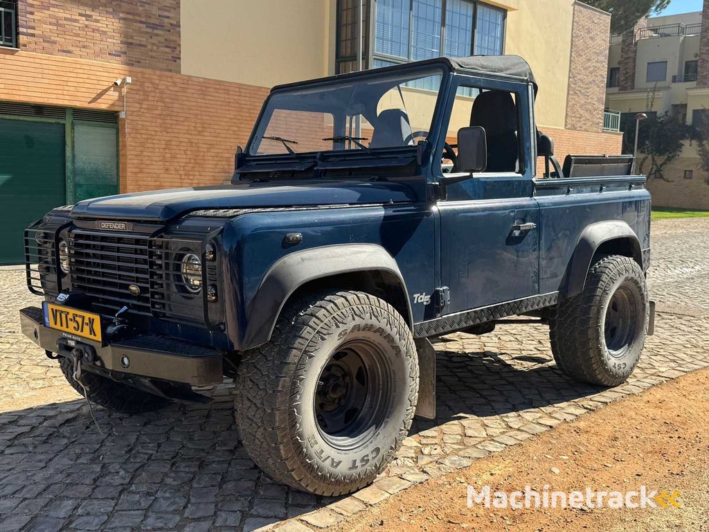 Land Rover Defender 2.5 Td5 90" Verdeck 1999| KAHN DESIGN | OFFROAD-BIEST | VTT-57-K