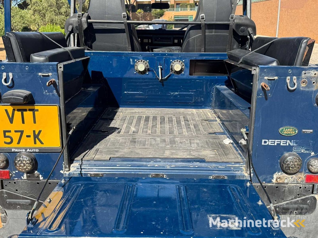 Land Rover Defender 2.5 Td5 90" Verdeck 1999| KAHN DESIGN | OFFROAD-BIEST | VTT-57-K