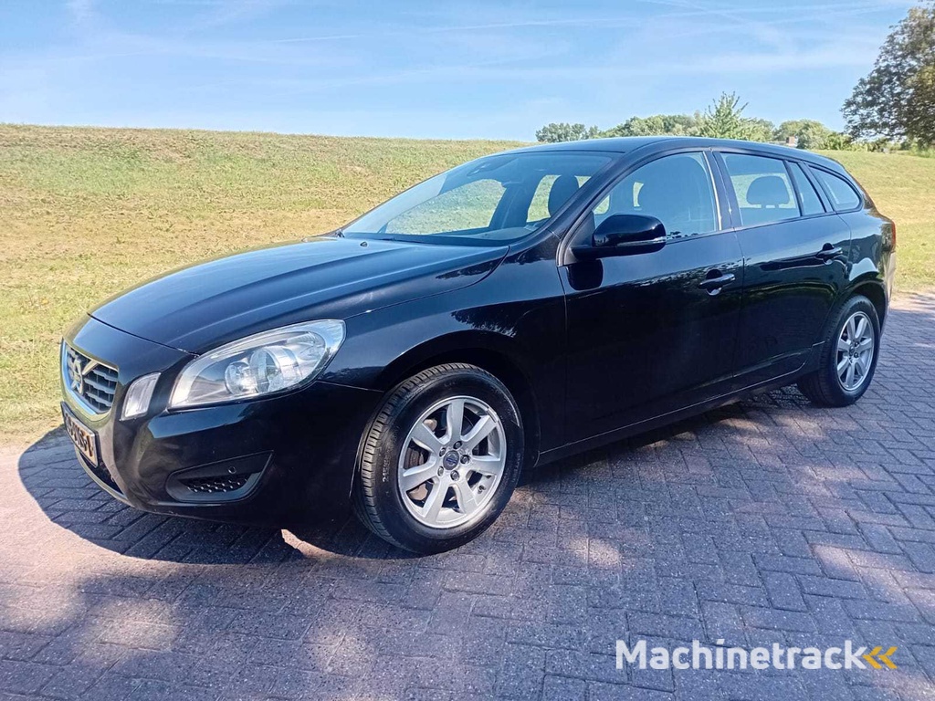 Volvo V60 2.0T Kinetic, 39-PNS-1