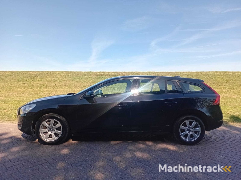 Volvo V60 2.0T Kinetic, 39-PNS-1