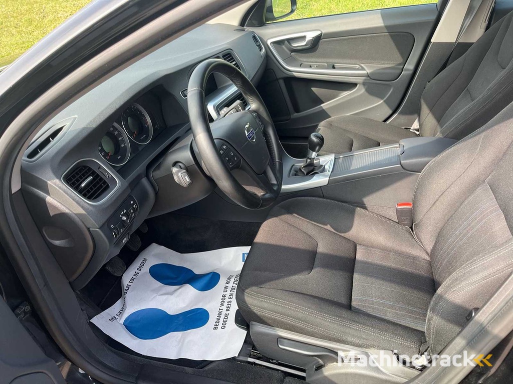 Volvo V60 2.0T Kinetic, 39-PNS-1