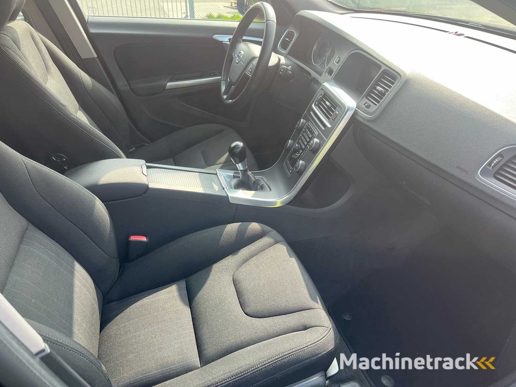 Volvo V60 2.0T Kinetic, 39-PNS-1