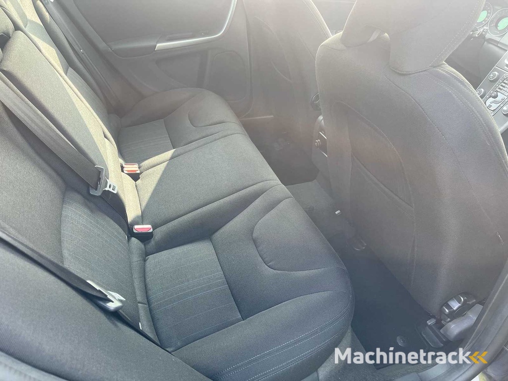Volvo V60 2.0T Kinetic, 39-PNS-1