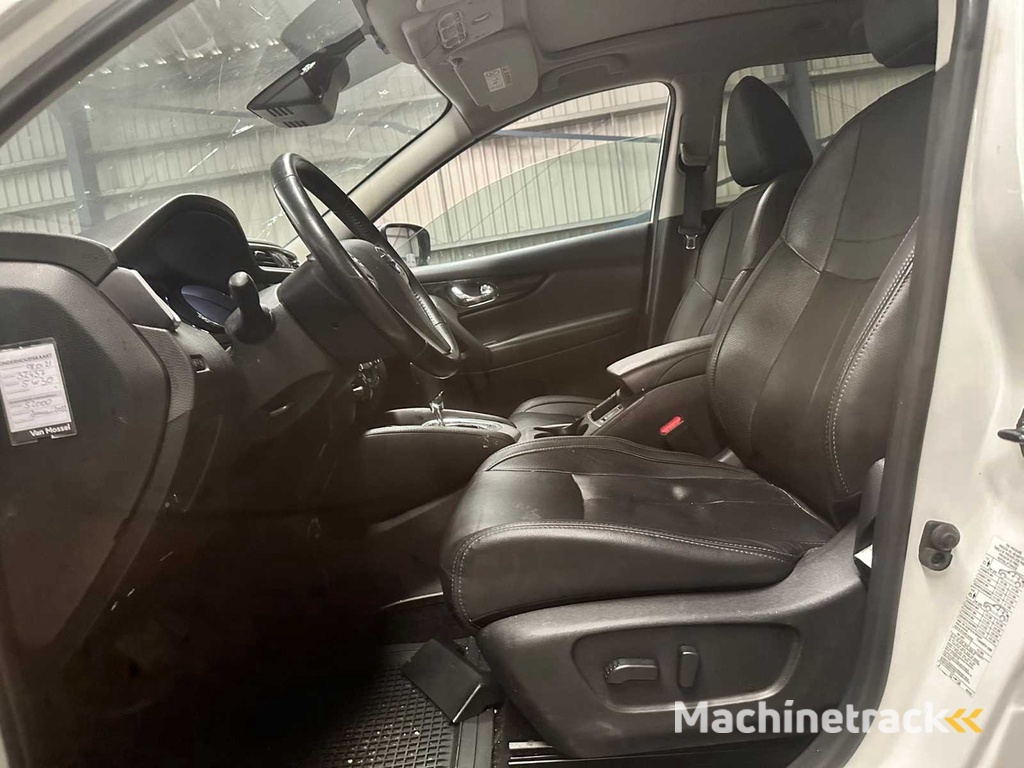 Nissan Qashqai 1.2 N-Vision ; NR-590-P