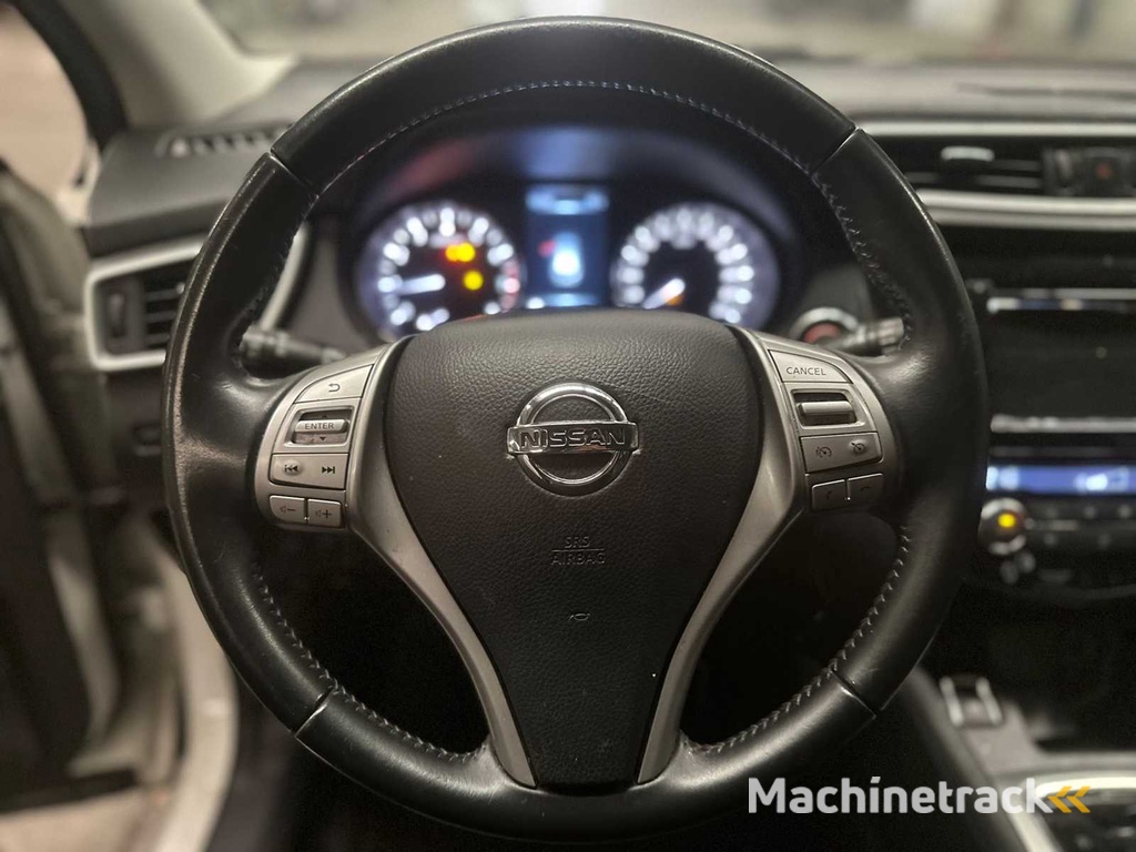 Nissan Qashqai 1.2 N-Vision ; NR-590-P