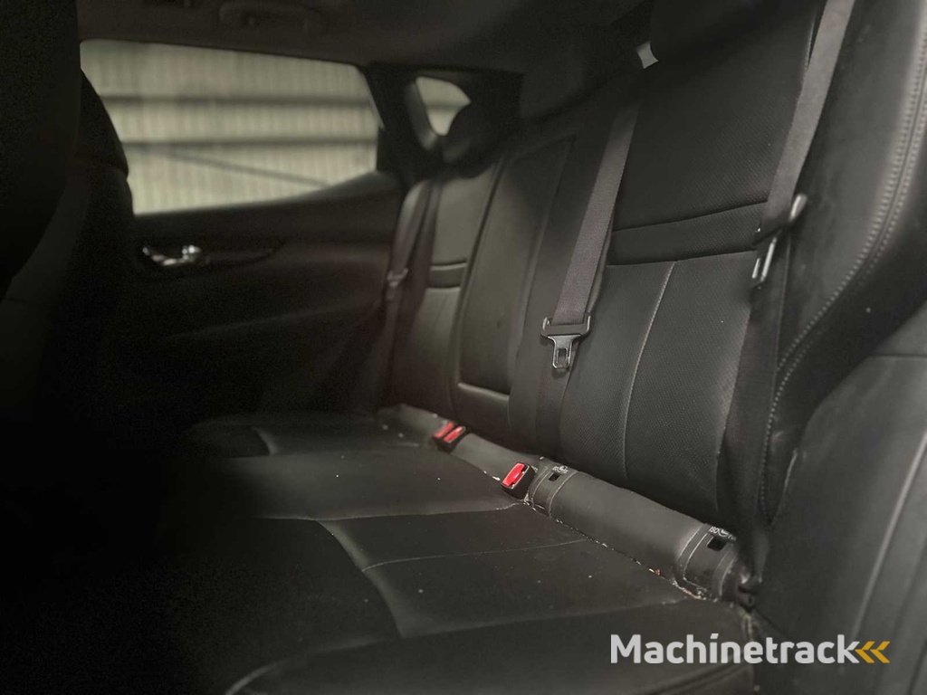 Nissan Qashqai 1.2 N-Vision ; NR-590-P