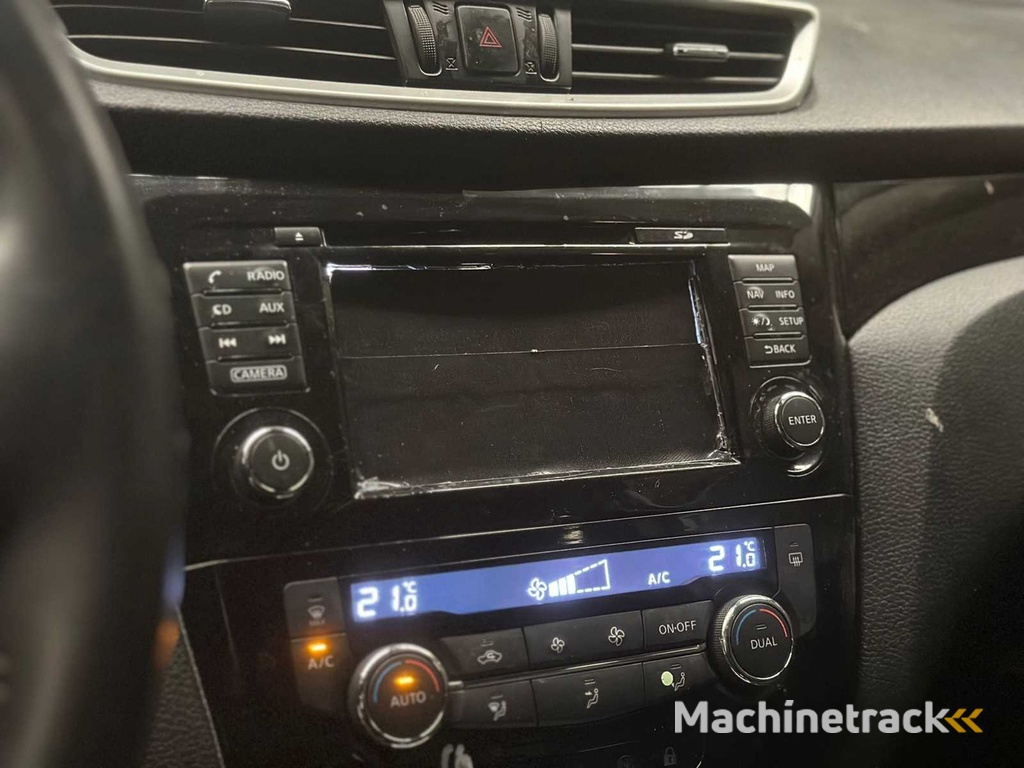 Nissan Qashqai 1.2 N-Vision ; NR-590-P