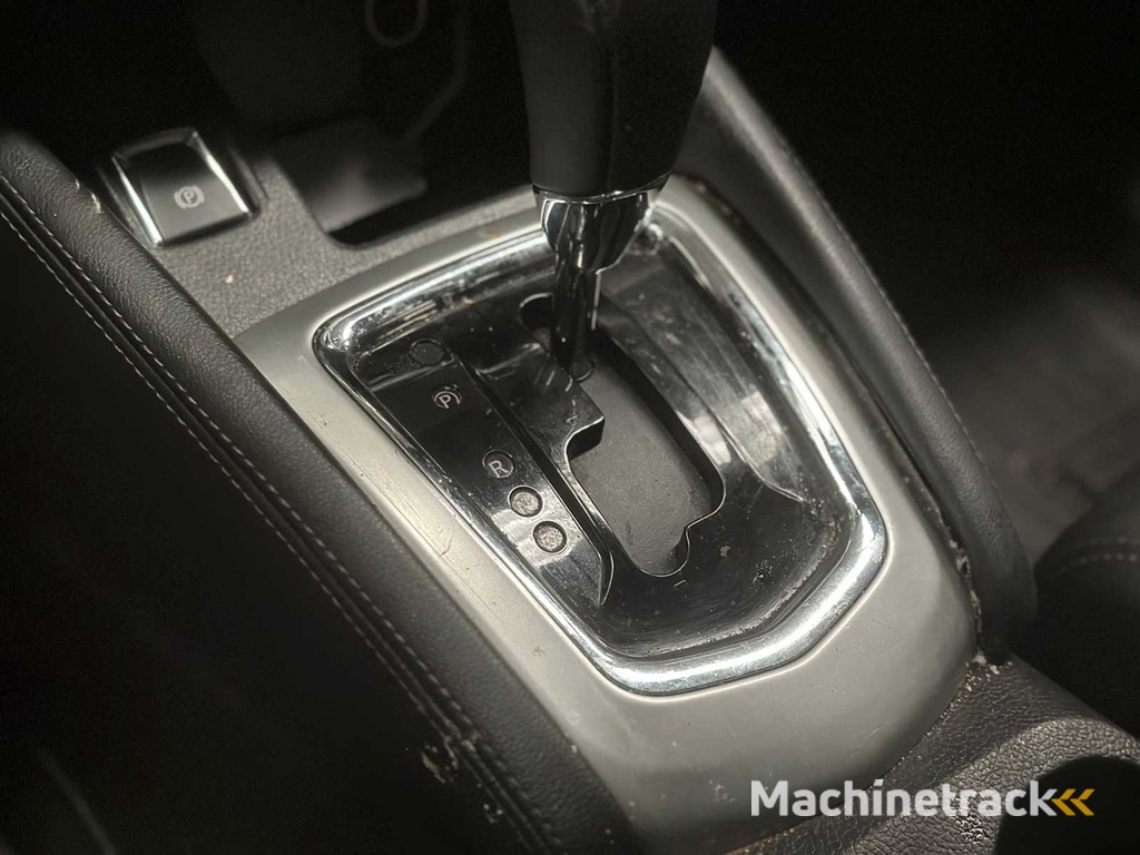 Nissan Qashqai 1.2 N-Vision ; NR-590-P