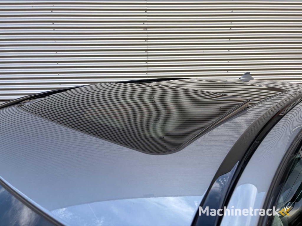 BMW 520i Touring High Executive Automaat; HV-545-J