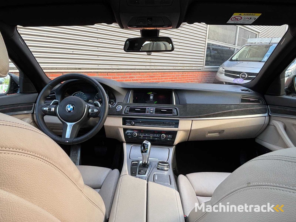 BMW 520i Touring High Executive Automaat; HV-545-J