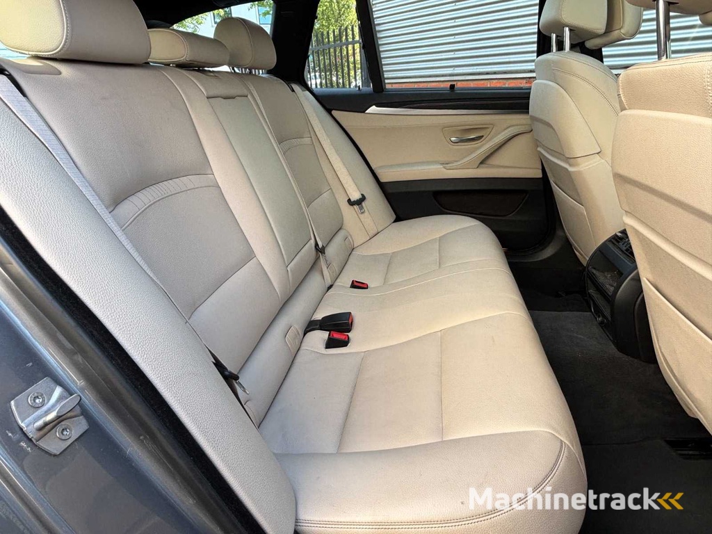 BMW 520i Touring High Executive Automaat; HV-545-J