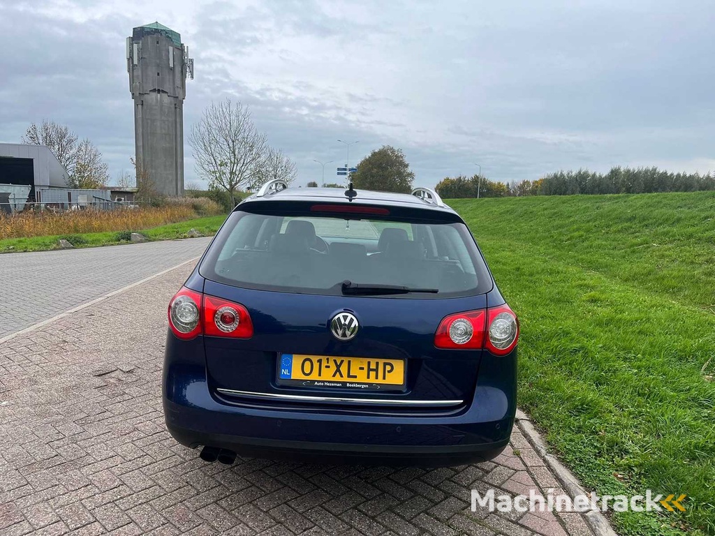 VolkswagenPassat Variant 2.0 FSI Highline Airco Cruise Navi Leder, 01-XL-HP