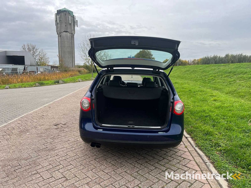 VolkswagenPassat Variant 2.0 FSI Highline Airco Cruise Navi Leder, 01-XL-HP