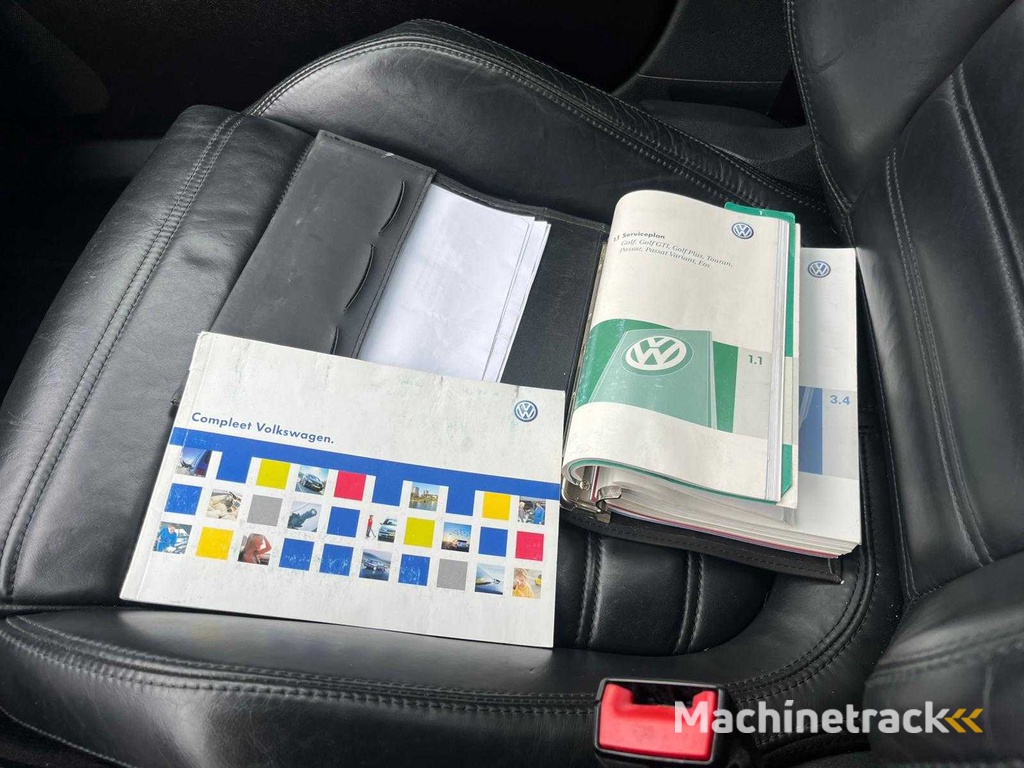 VolkswagenPassat Variant 2.0 FSI Highline Airco Cruise Navi Leder, 01-XL-HP