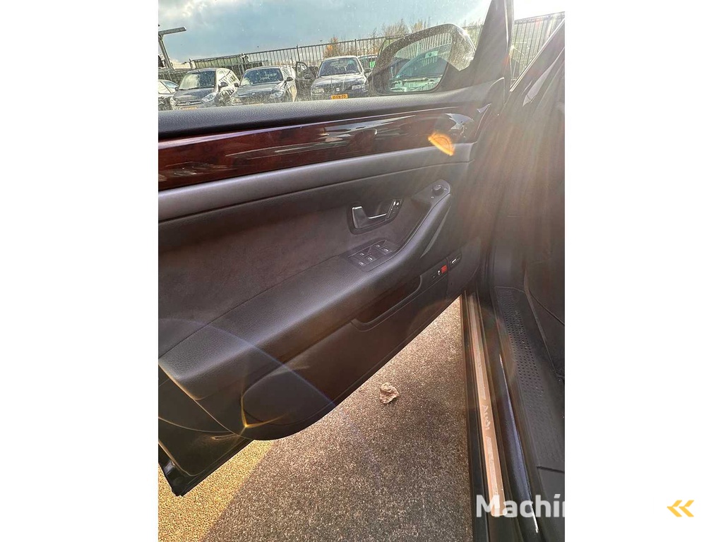 Audi - A8 - 3.7 quattro Pro Line - PKW