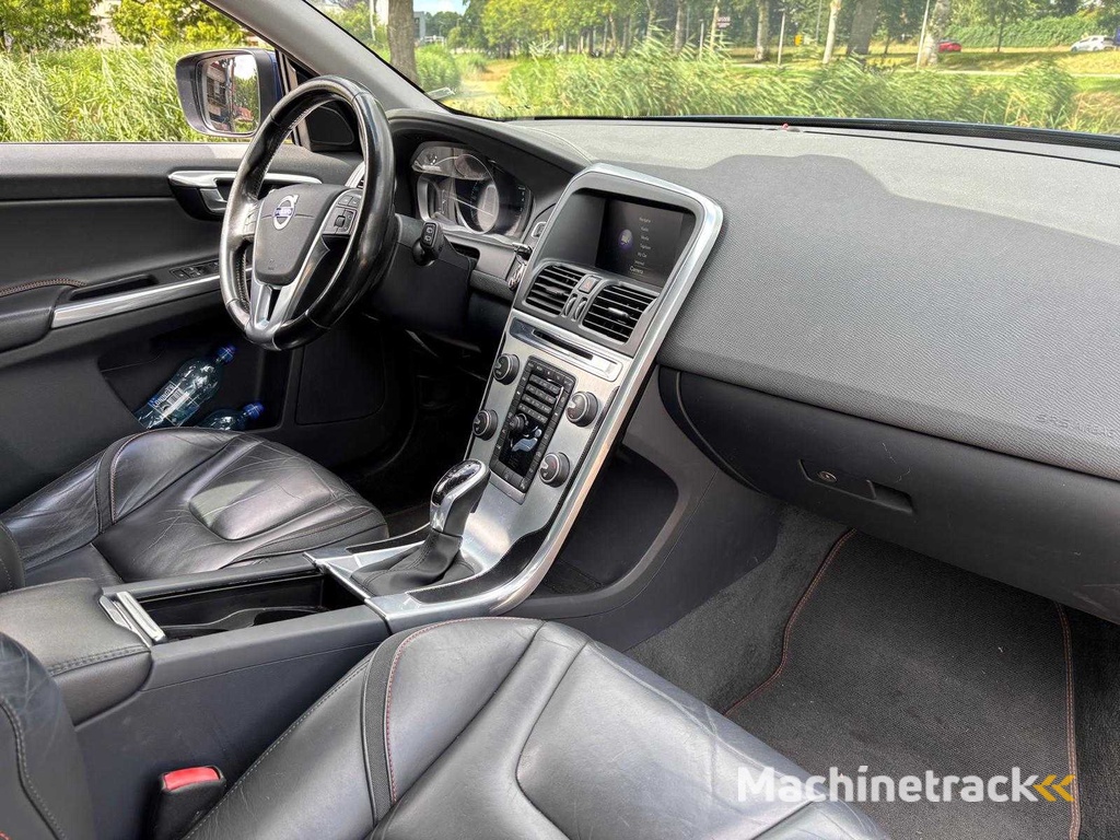 Volvo XC60 2.0 T5 FWD Ocean Race Automaat; GR-876-H