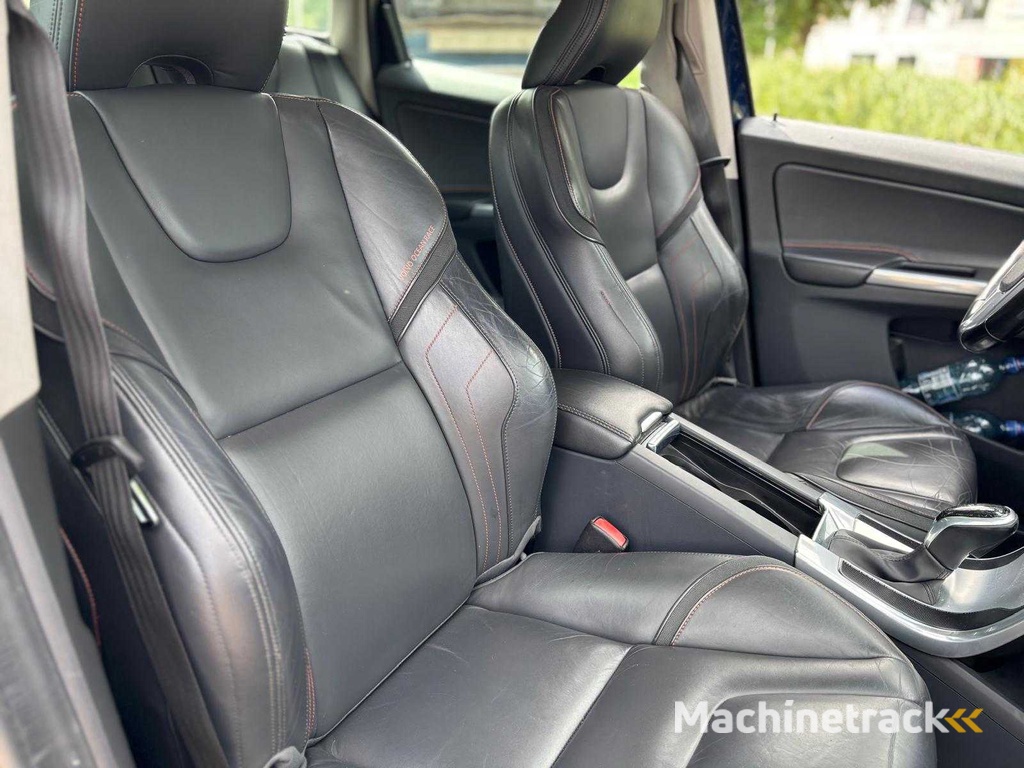 Volvo XC60 2.0 T5 FWD Ocean Race Automaat; GR-876-H
