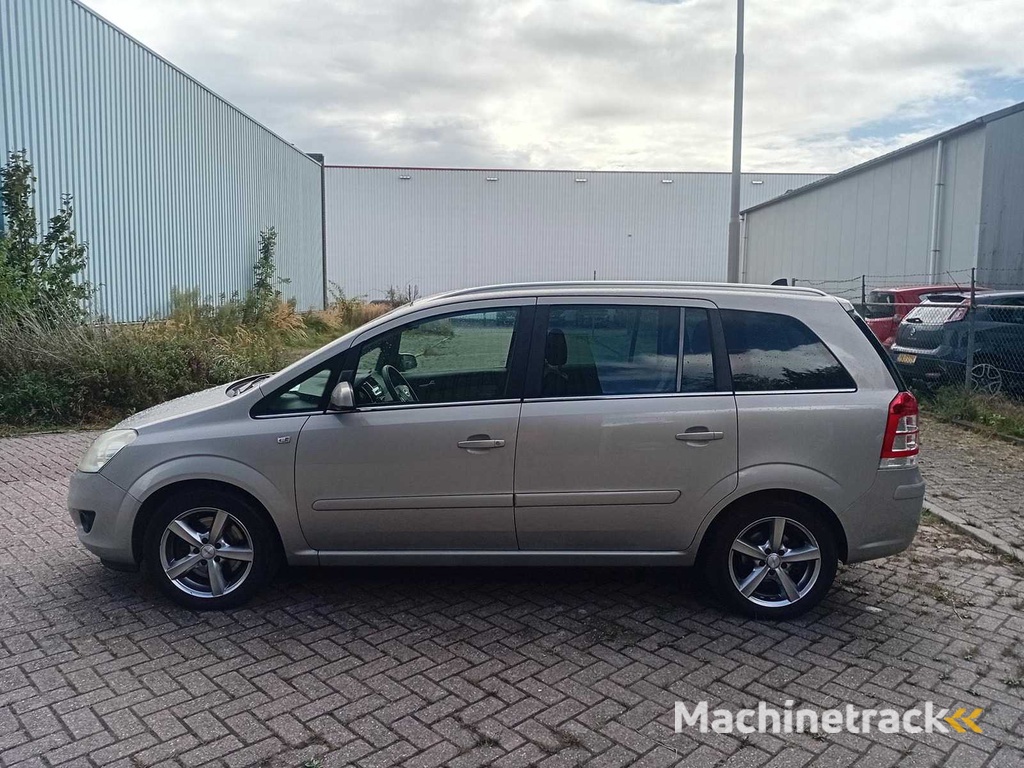 Opel Zafira 2.2 Cosmo Klimaautomatik Navi 7Pers, 06-GKG-1