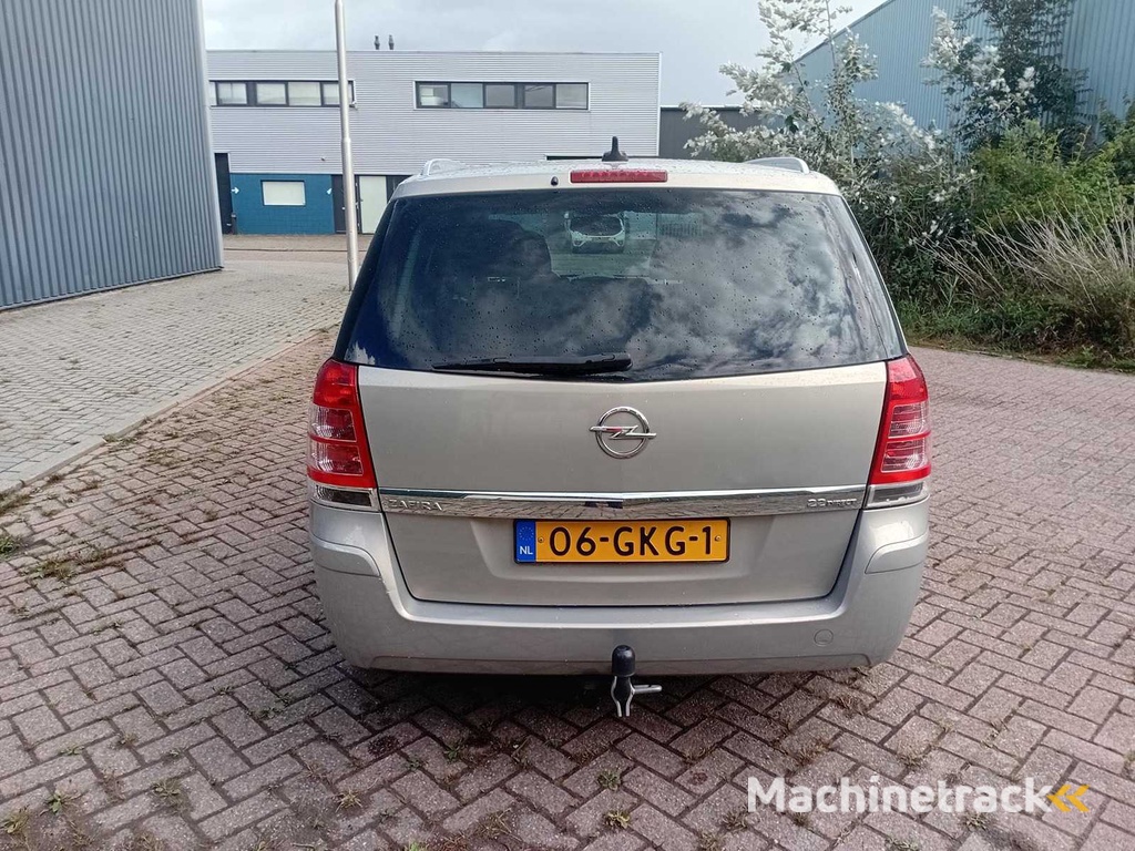 Opel Zafira 2.2 Cosmo Klimaautomatik Navi 7Pers, 06-GKG-1