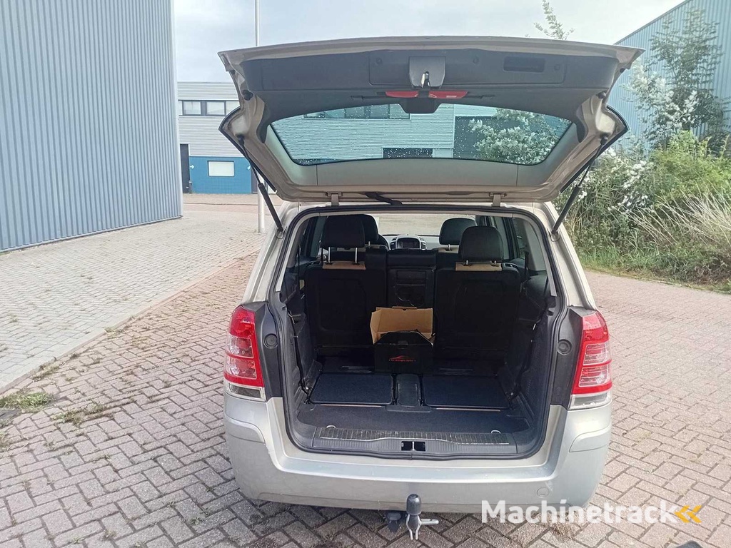 Opel Zafira 2.2 Cosmo Klimaautomatik Navi 7Pers, 06-GKG-1