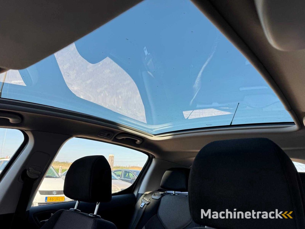 Peugeot 308 1.6 Turbo XT Clima Pano 52-XZ-NZ