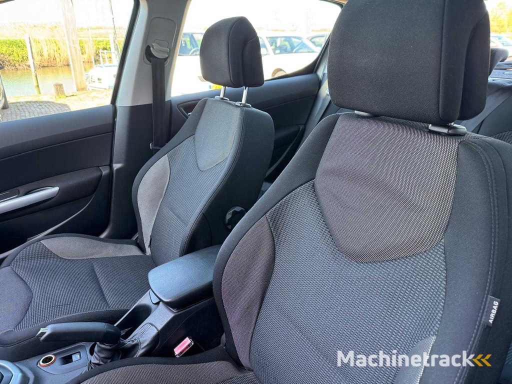 Peugeot 308 1.6 Turbo XT Clima Pano 52-XZ-NZ