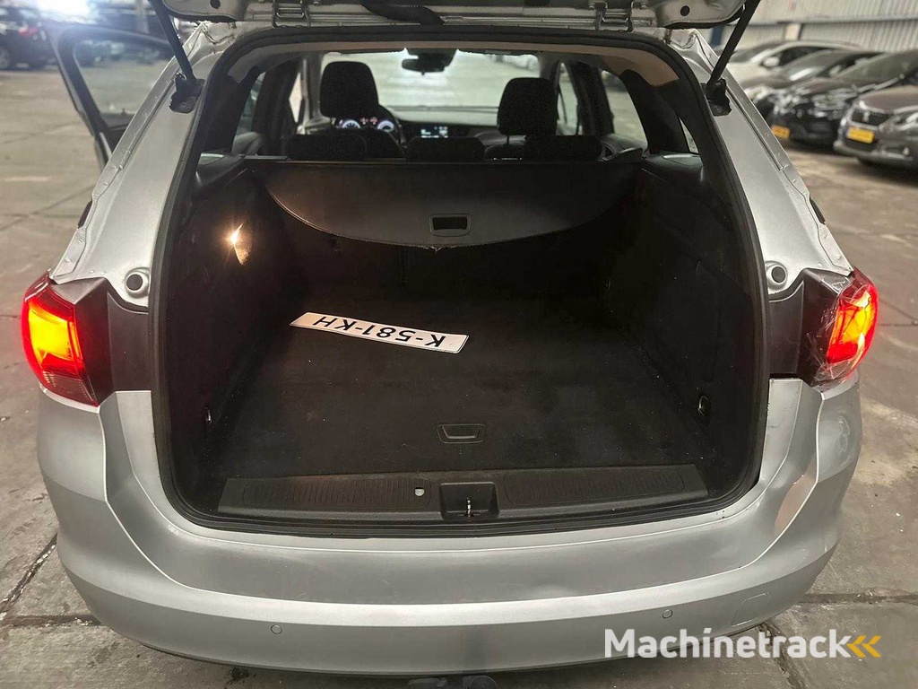 Opel Astra Sports Tourer 1.2 Business Edition; K-581-KH
