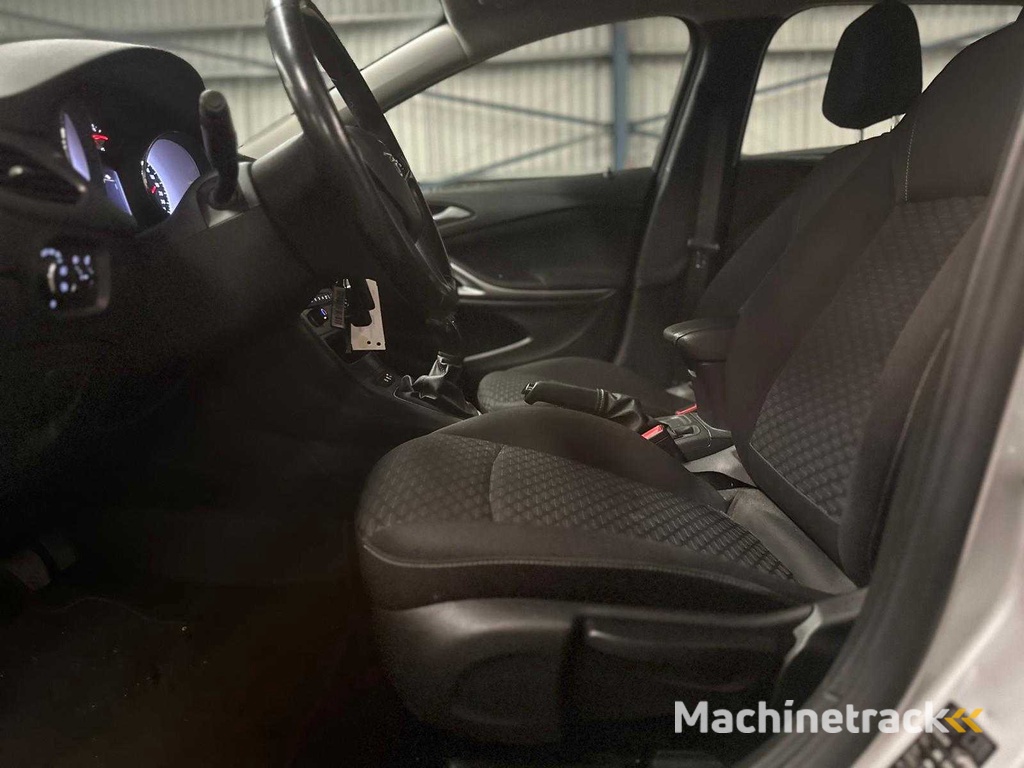 Opel Astra Sports Tourer 1.2 Business Edition; K-581-KH